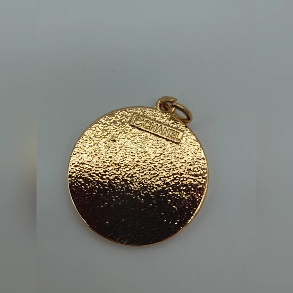 CHANEL CC Logo Lips White Enamel Medallion Charm Pair Gold Tone Red Accent - Picture 3 of 3